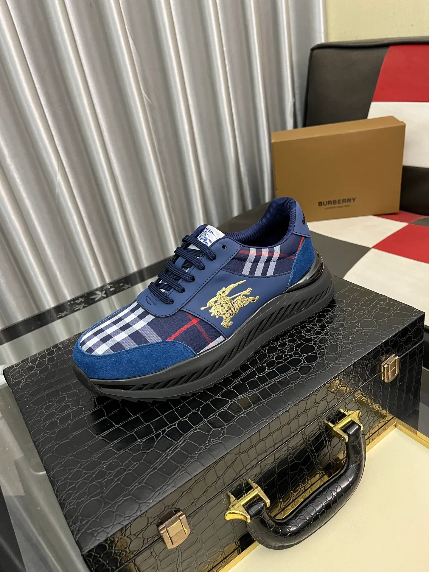 Men's shoes 💰458⌚️⌚️BURBERRY Regular size: 38-44 (casual shoes) Product materials: Selected cowhide upper, soft sheepskin lining; original outsole. 3️⃣ colors available